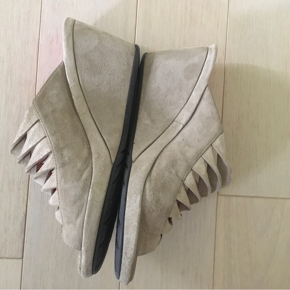 Pas de Rouge Suede Wedge - Picture 3 of 9